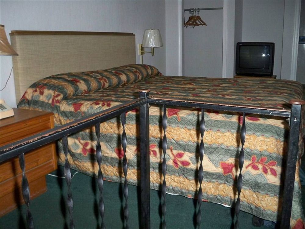 Pennswoods Inn Манхайм Екстериор снимка
